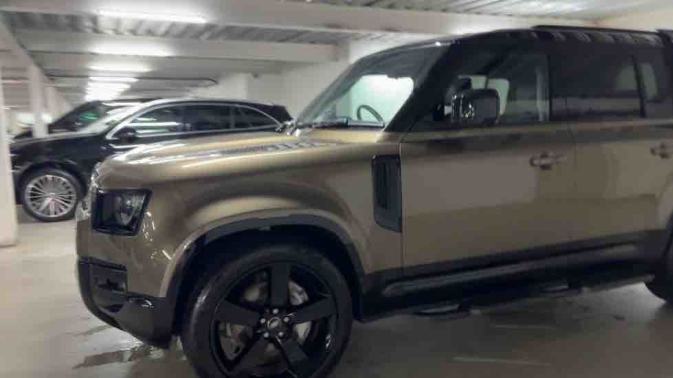 More views of Land Rover Defender 110
