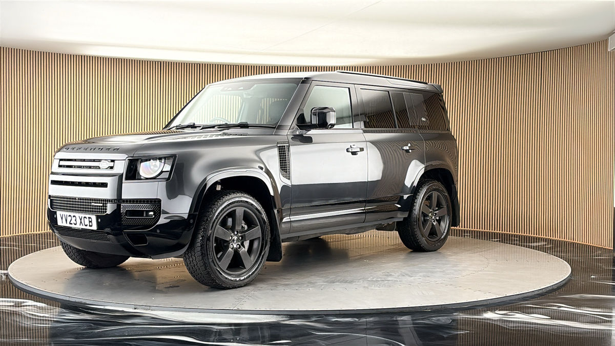 Land Rover Defender 110 Image 20