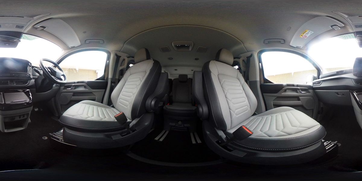 More views of Ford E-Tourneo Custom