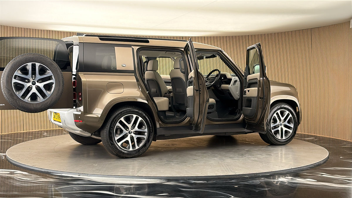 More views of Land Rover Defender 110