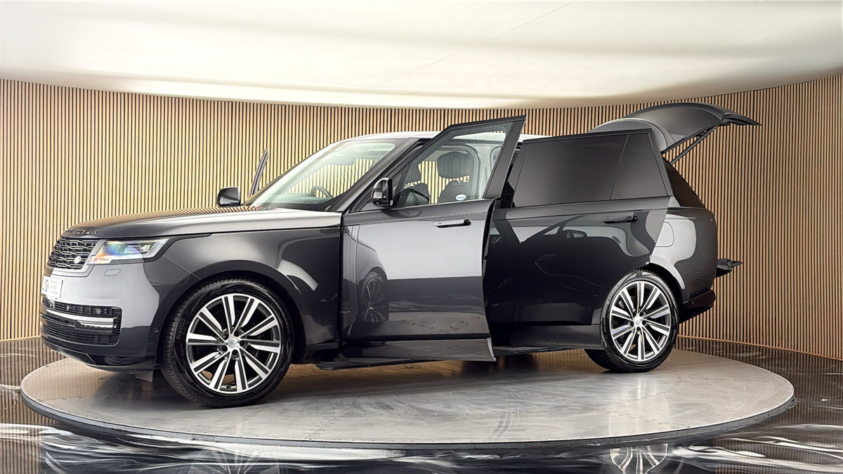 More views of Land Rover Range Rover