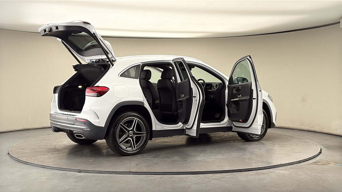 More views of Mercedes-Benz GLA