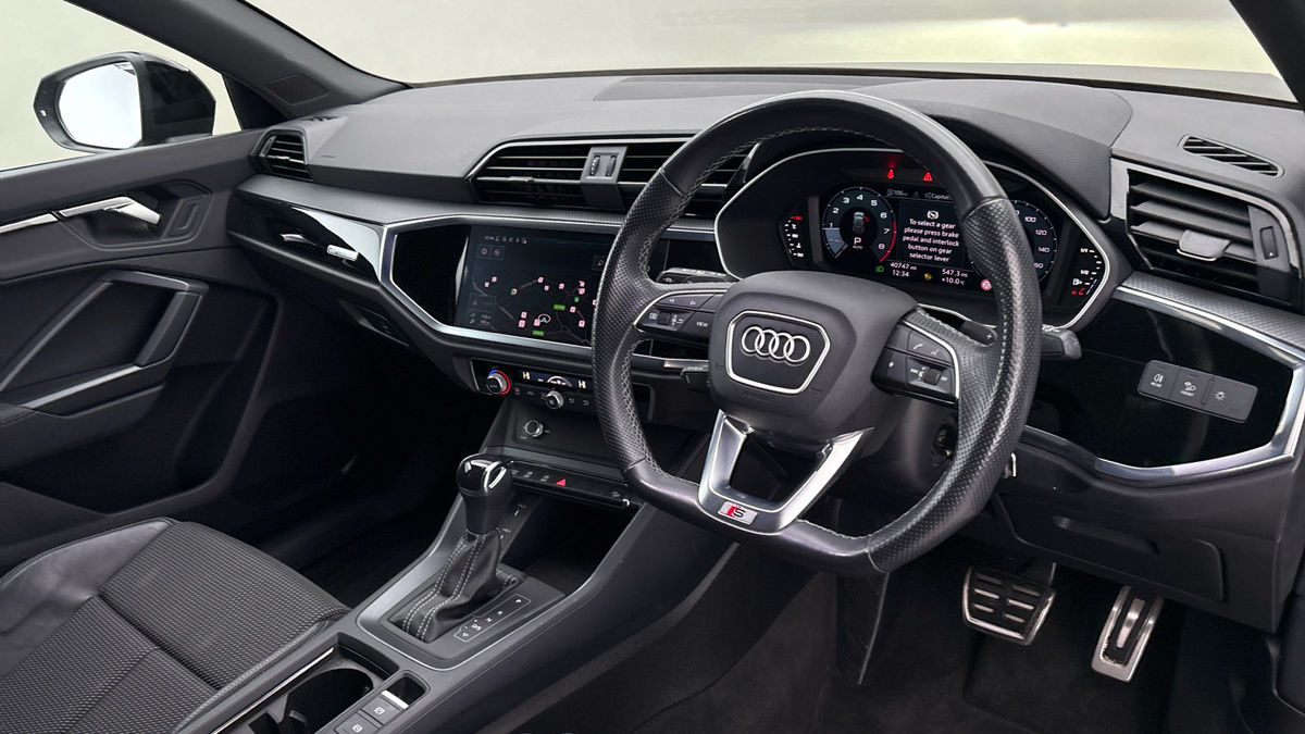 More views of Audi Q3