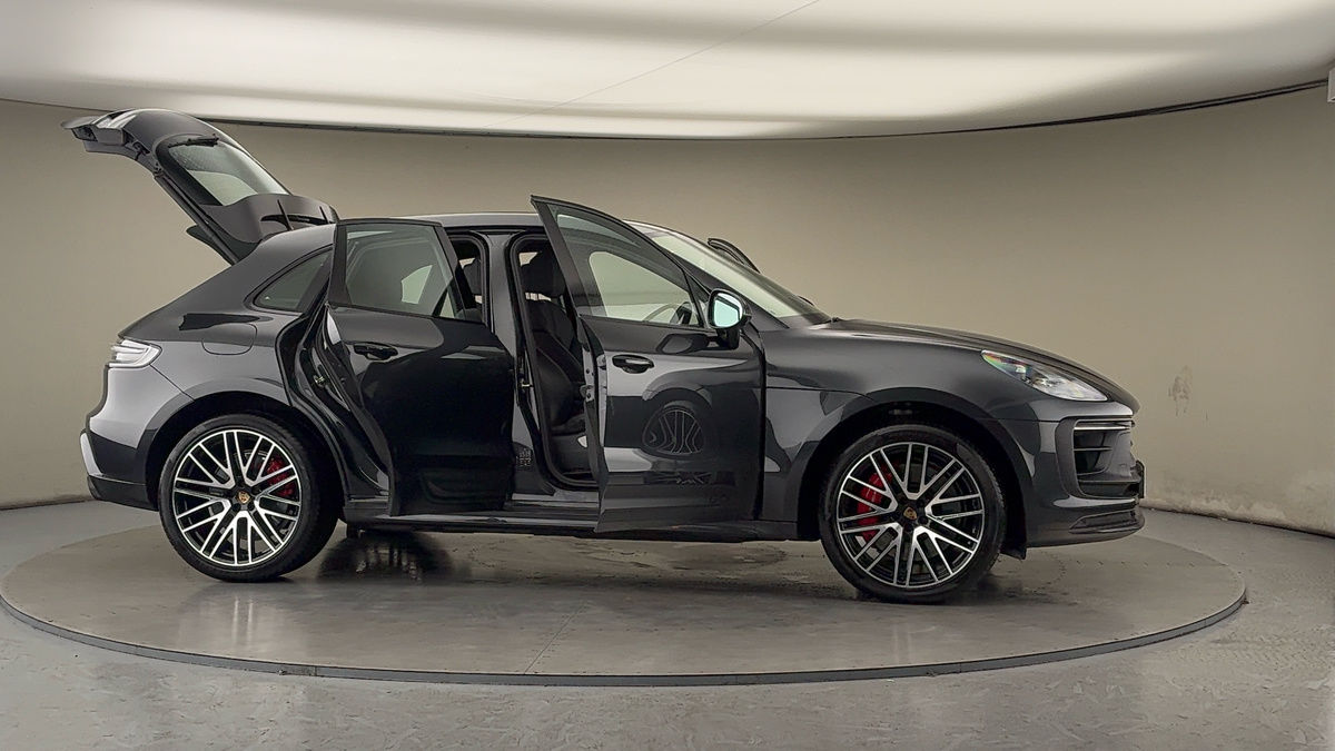 More views of Porsche Macan