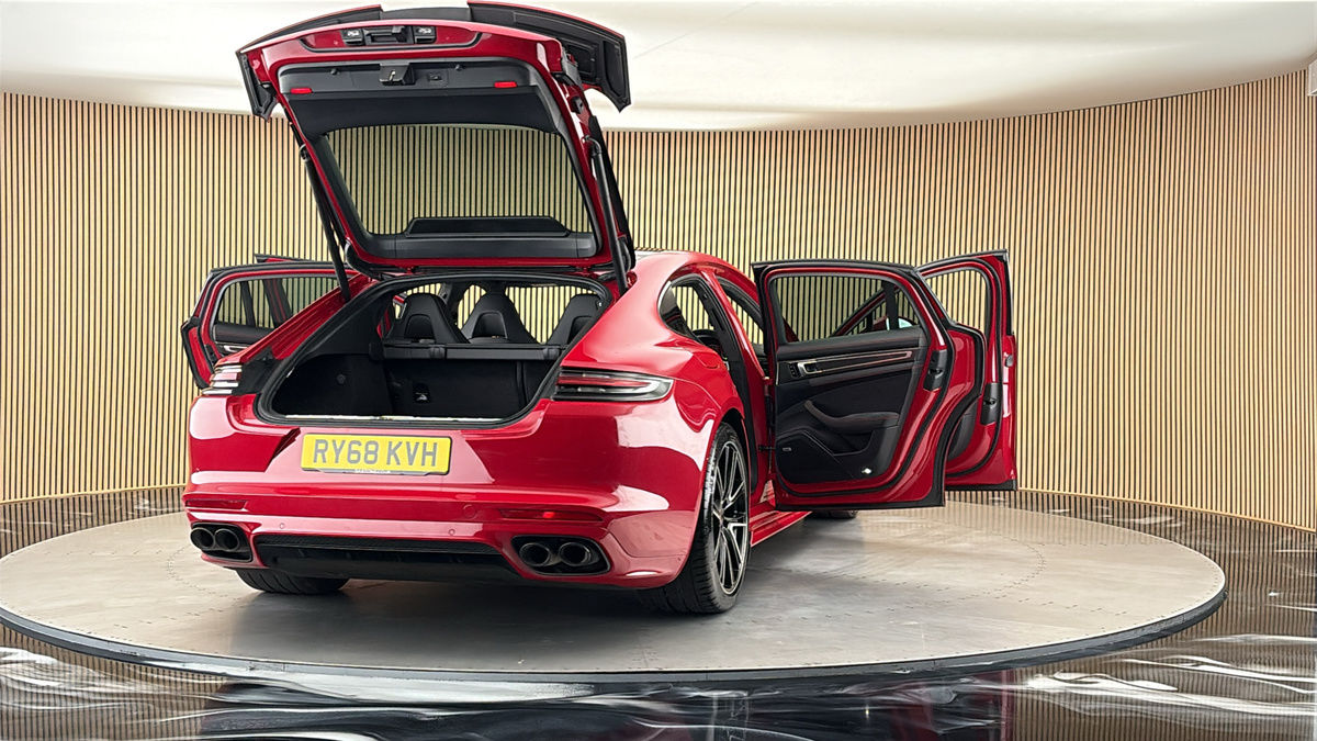 More views of Porsche Panamera