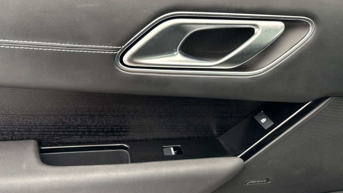 Land Rover Range Rover Velar Image 19