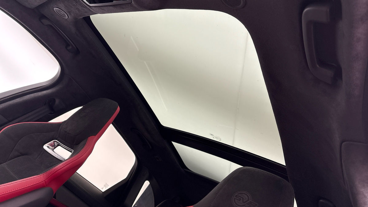 Jaguar F-PACE Image 6