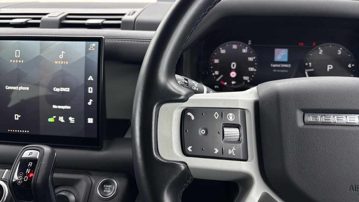 Land Rover Defender 110 Image 13