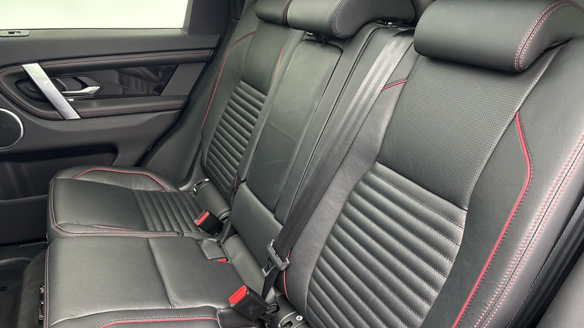 Land Rover Discovery Sport Image 8