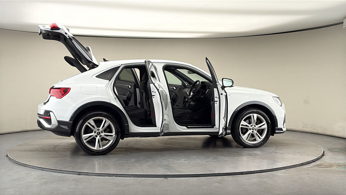 More views of Audi Q3