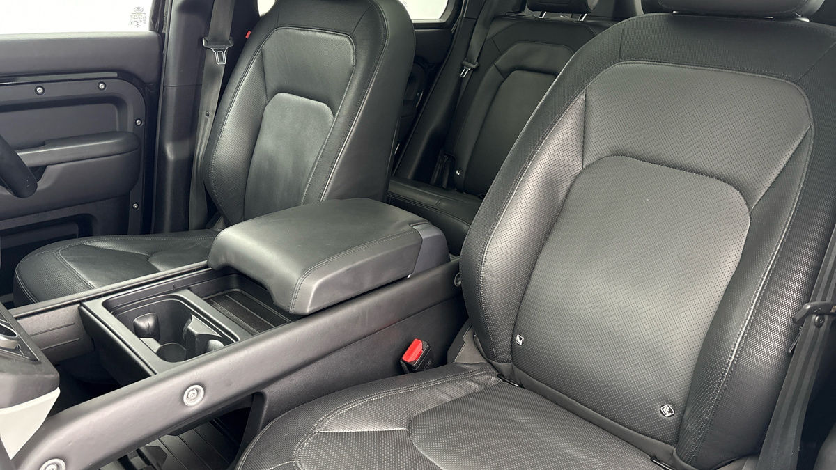 Land Rover Defender 110 Image 7