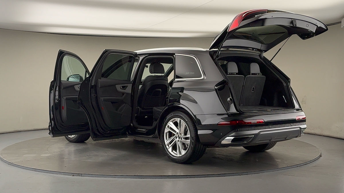 More views of Audi Q7