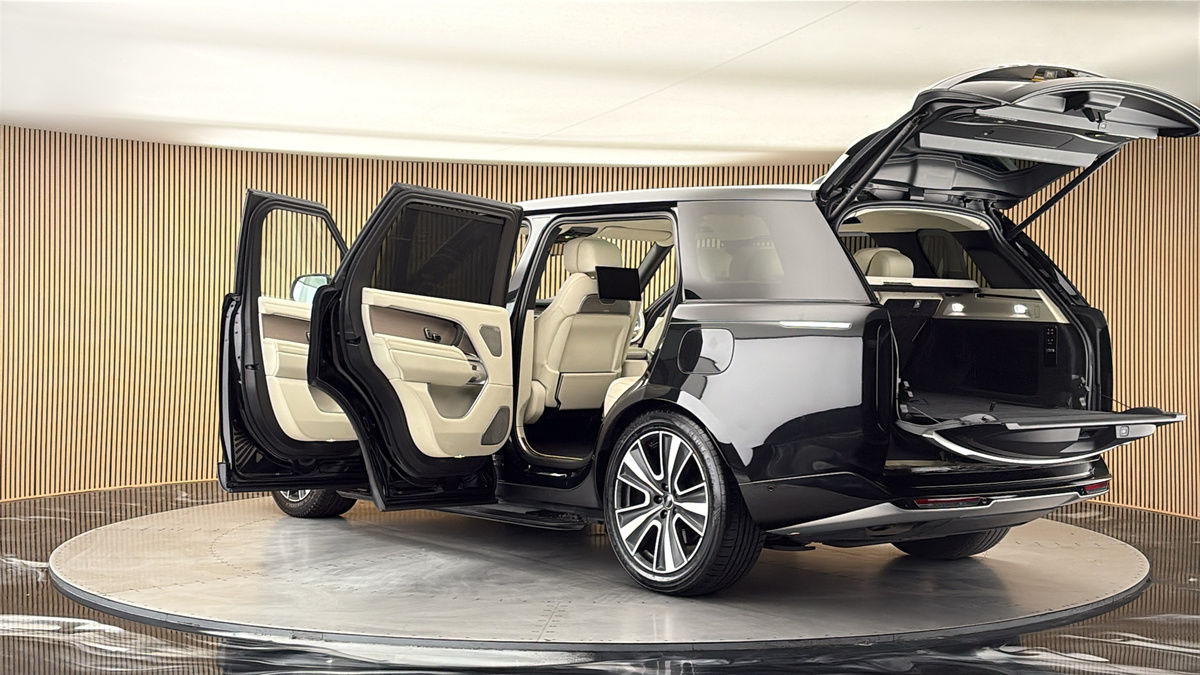 More views of Land Rover Range Rover