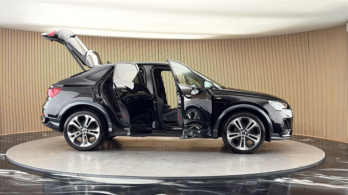 More views of Audi Q3