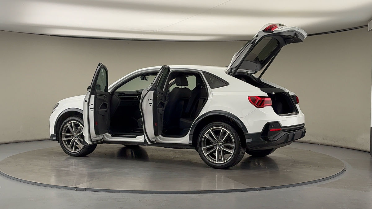 More views of Audi Q3