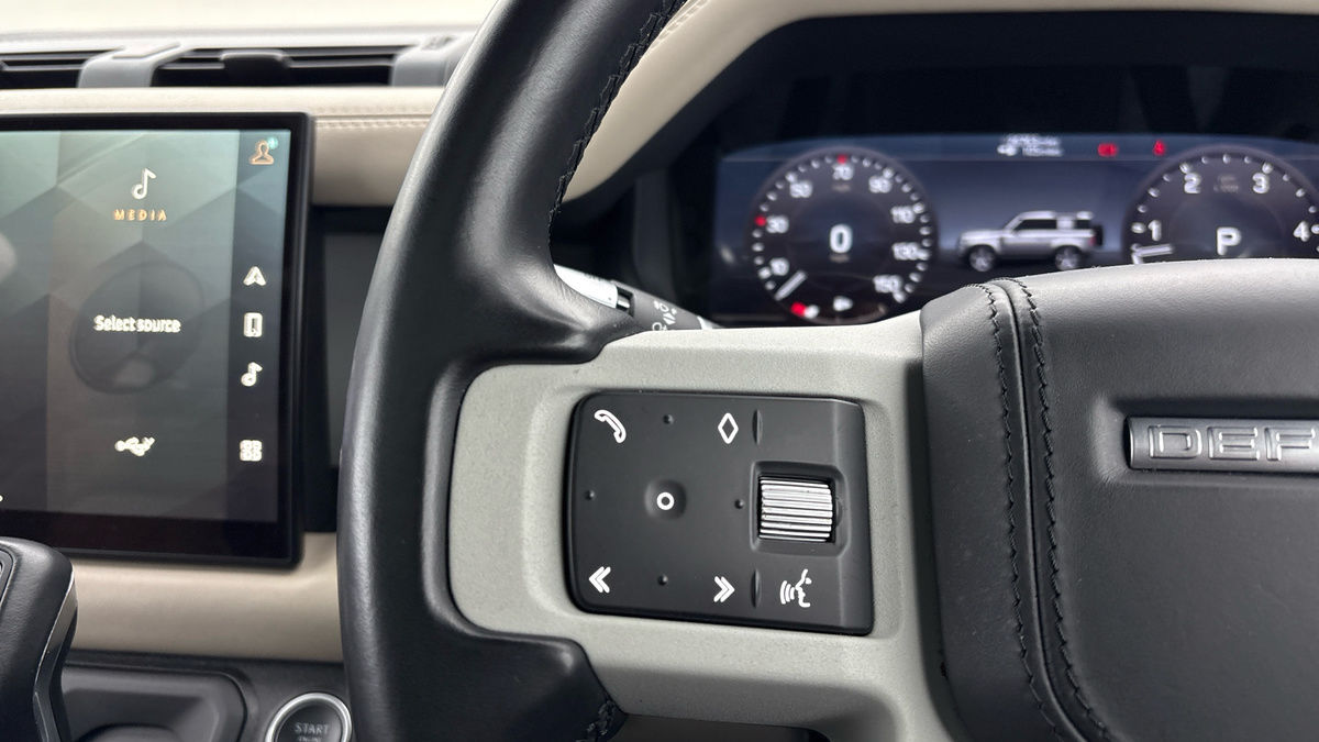 Land Rover Defender 90 Image 13