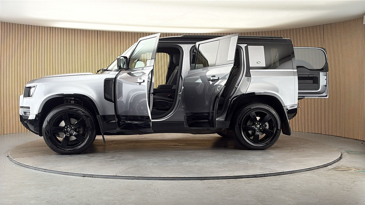 More views of Land Rover Defender 110