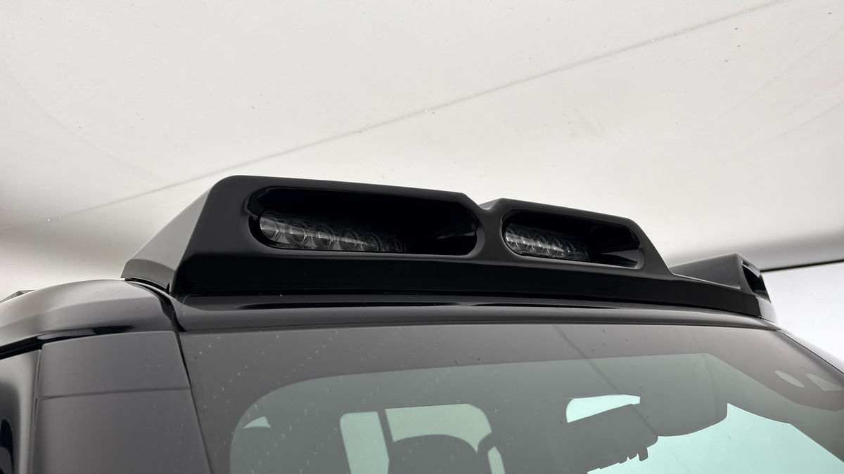 Land Rover Defender 110 Image 26