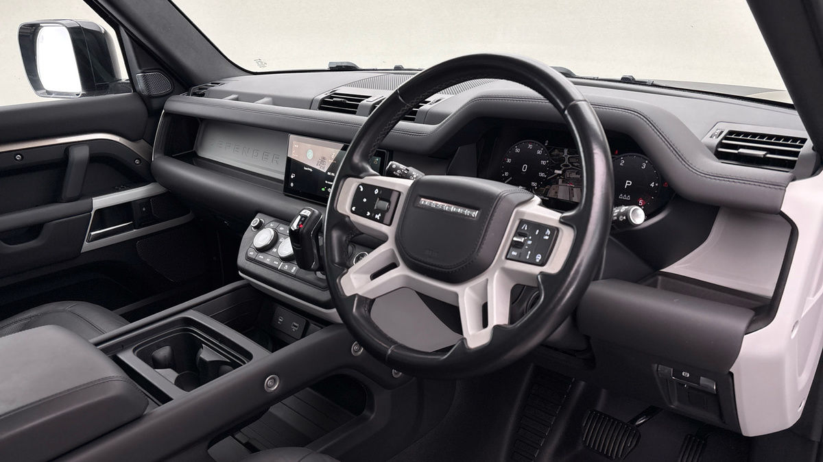 Land Rover Defender 110 Image 5