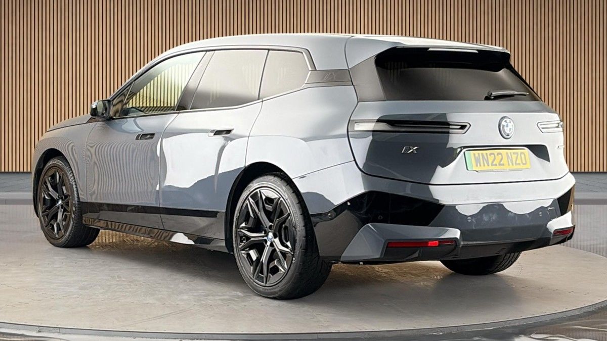 BMW iX Image 2