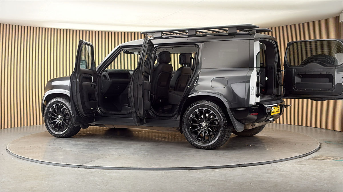 More views of Land Rover Defender 110
