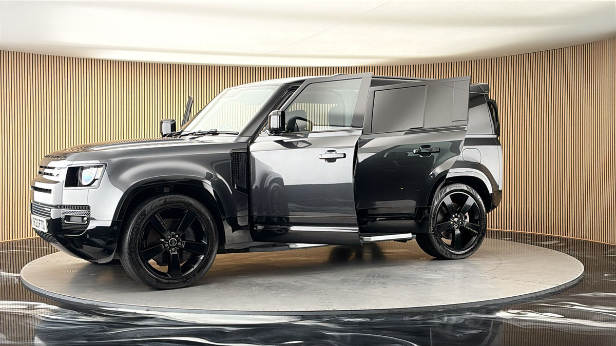 More views of Land Rover Defender 110