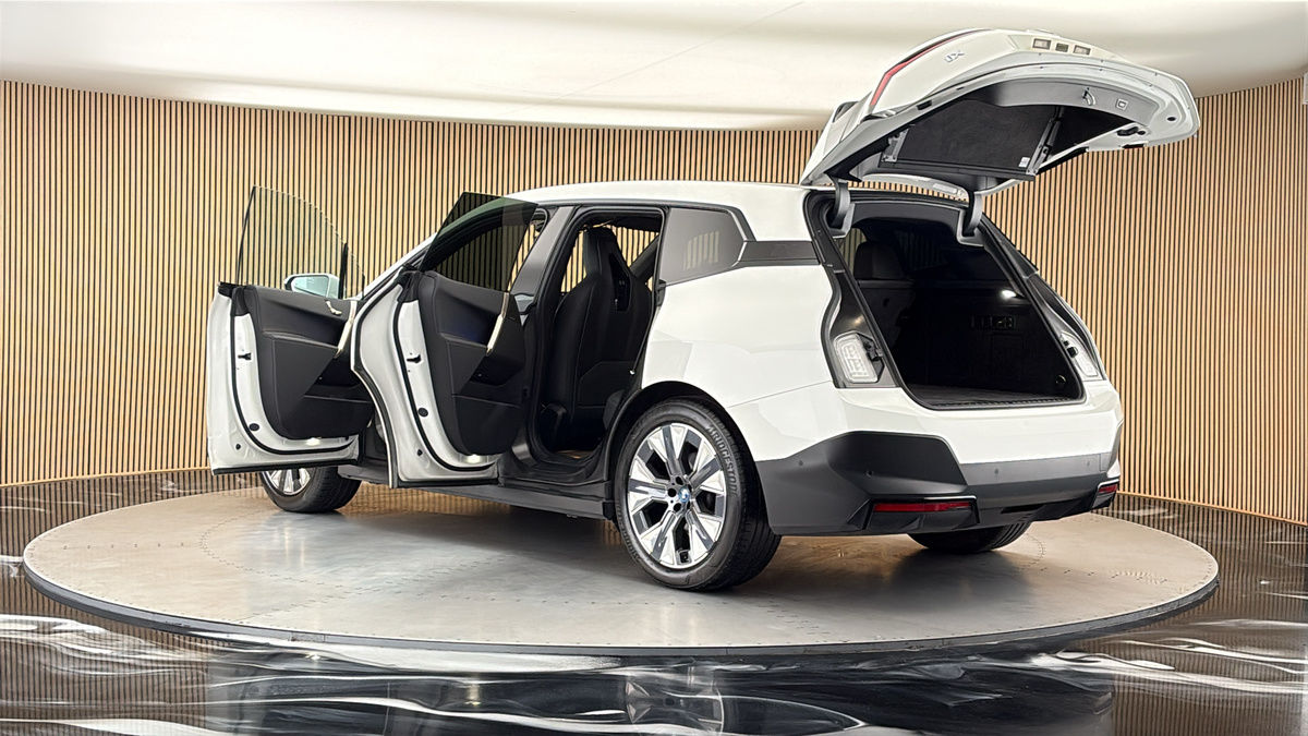 More views of BMW iX