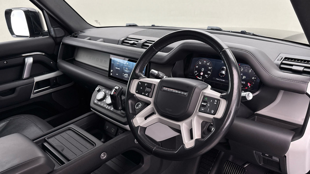 Land Rover Defender 110 Image 5