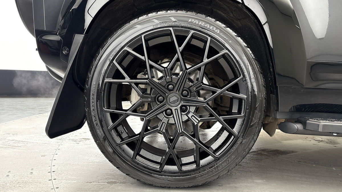 Land Rover Defender 110 Urban Image 25