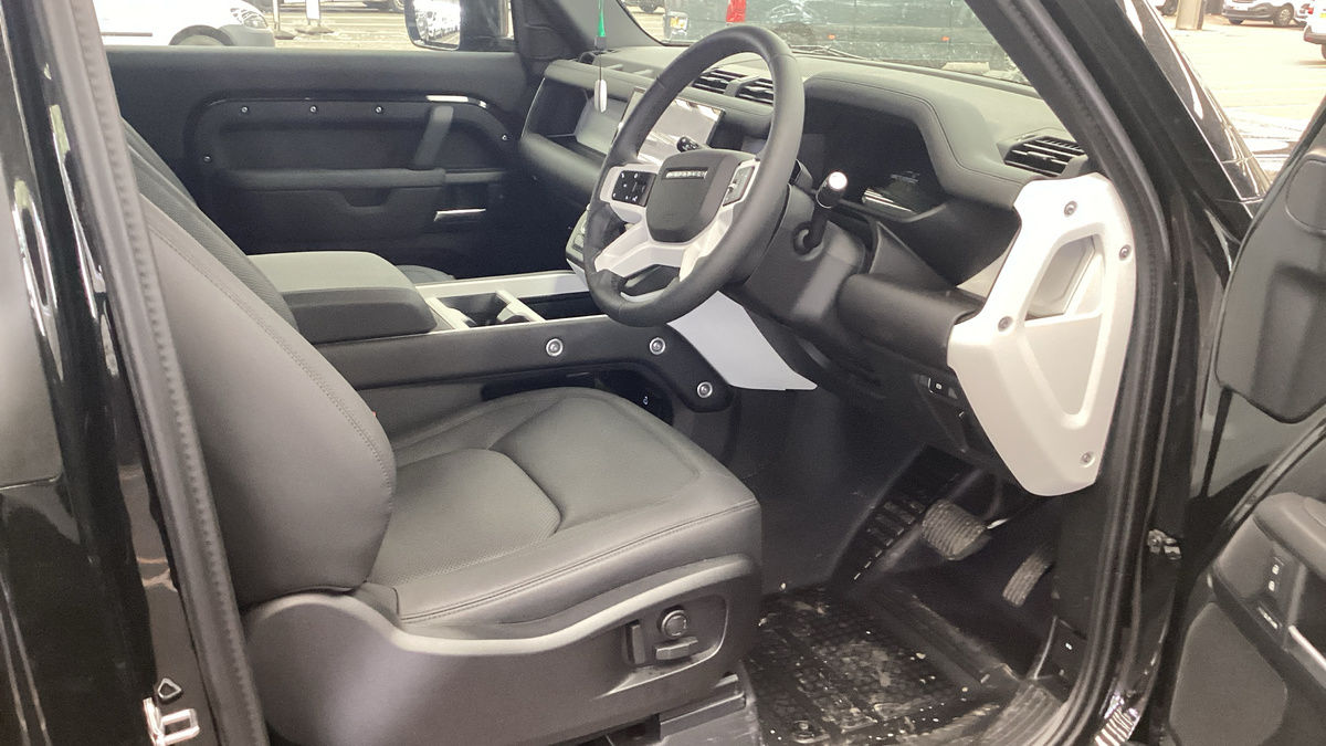Land Rover Defender 90 Image 9