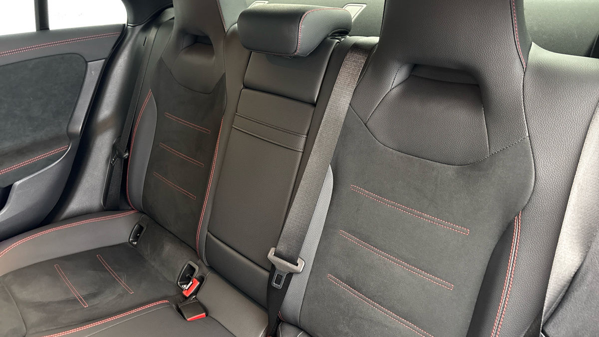 Mercedes-Benz CLA Image 8