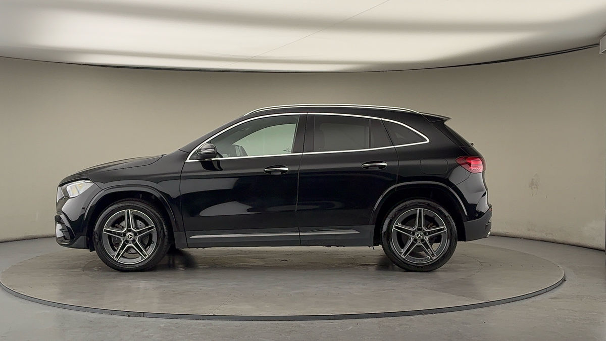 Mercedes-Benz GLA Image 15