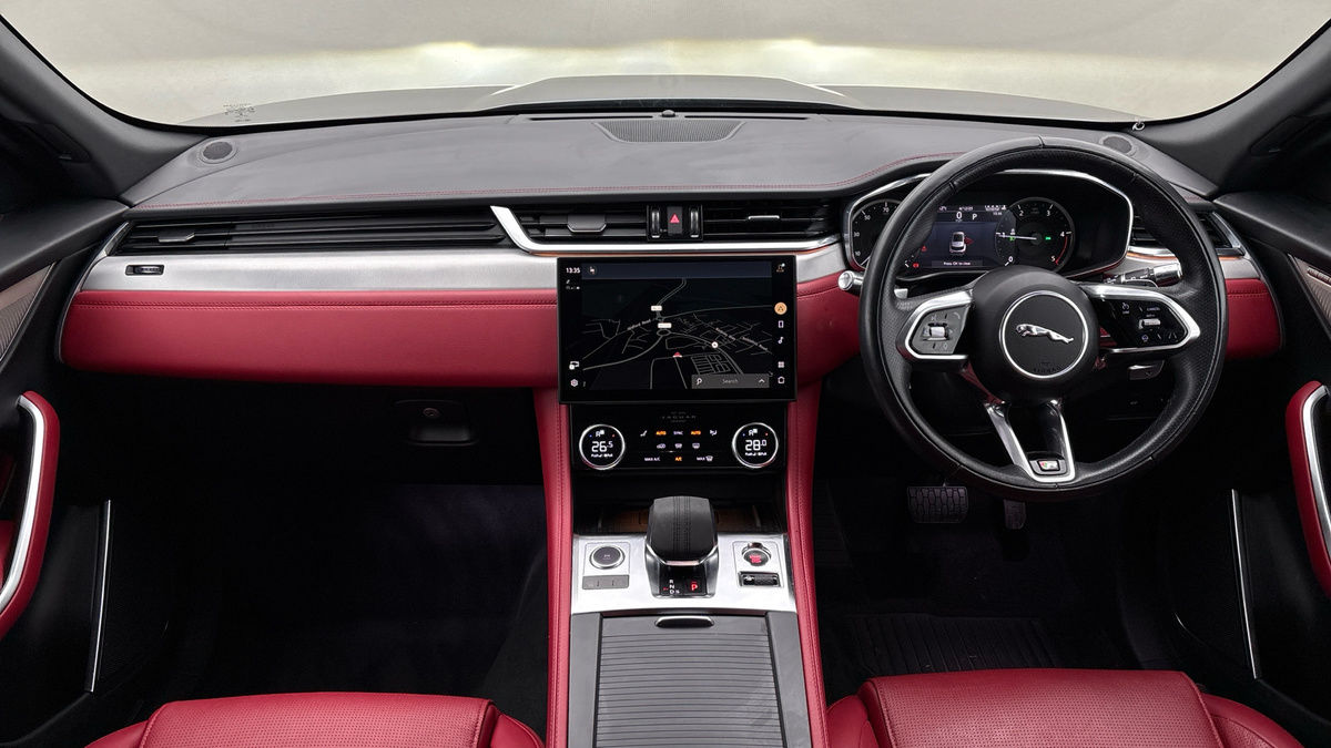 Jaguar F-PACE Image 12