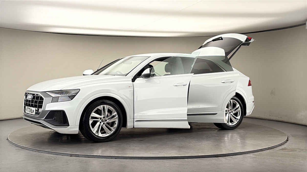 More views of Audi Q8