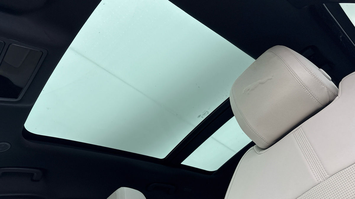 Jaguar F-PACE Image 6