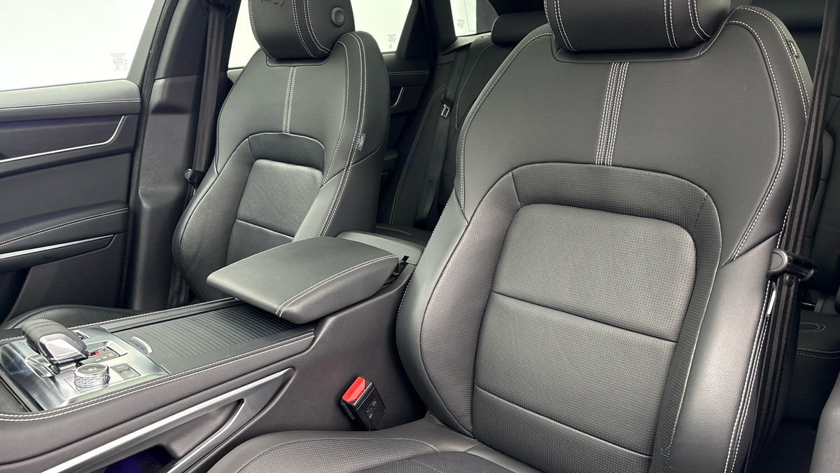 Jaguar F-PACE Image 7