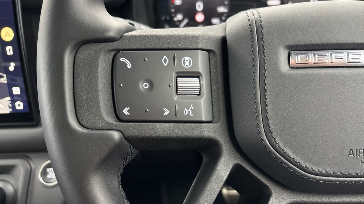 Land Rover Defender 110 Image 13
