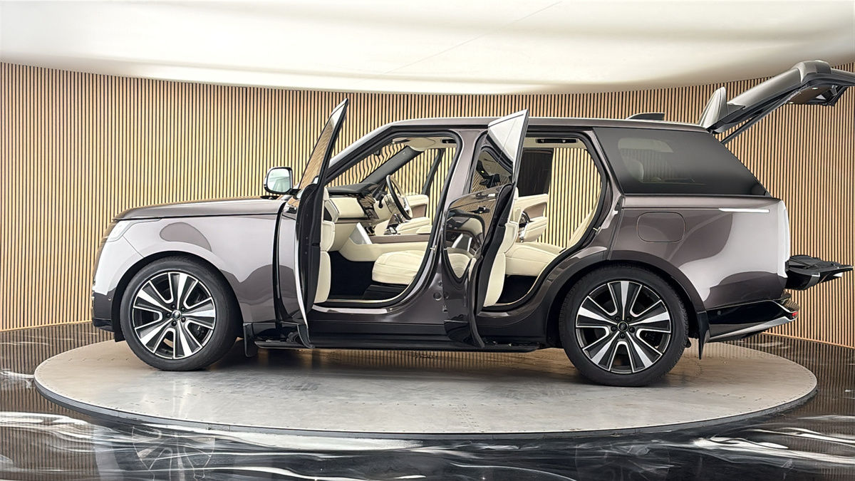 More views of Land Rover Range Rover