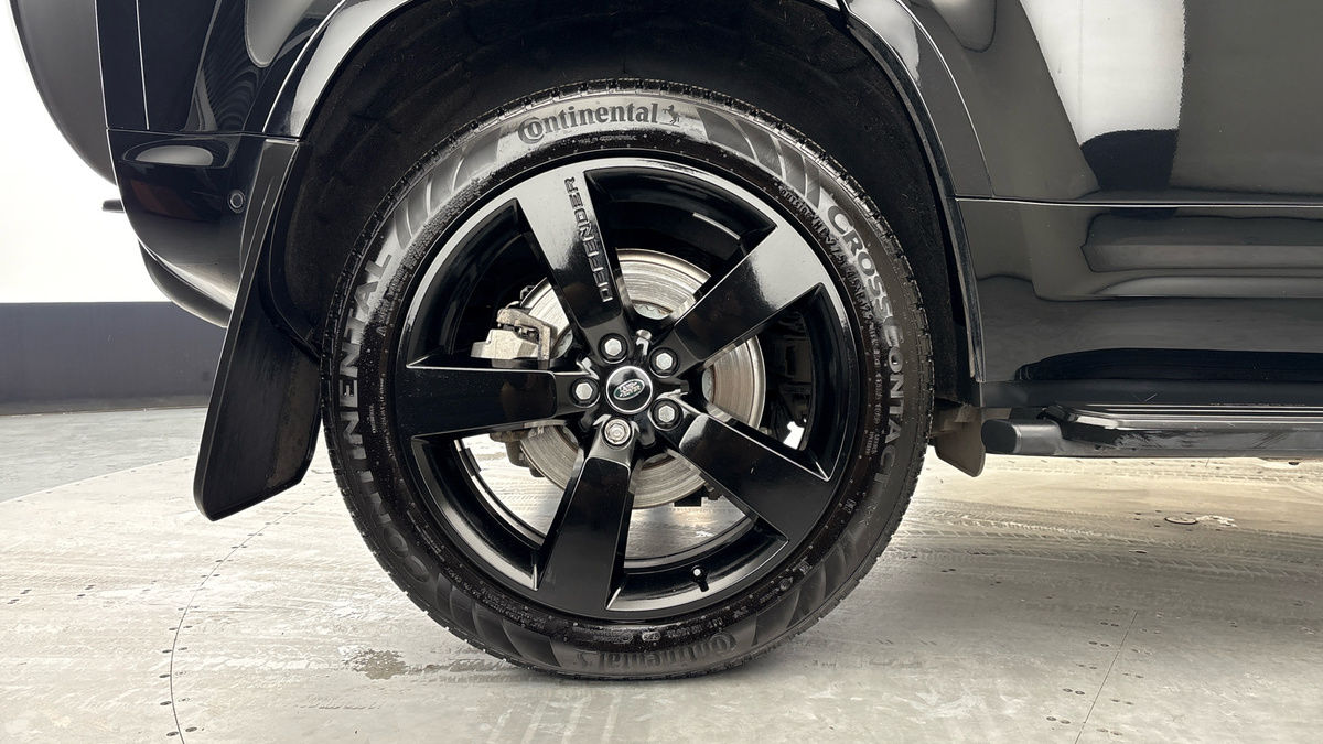 Land Rover Defender 110 Image 10