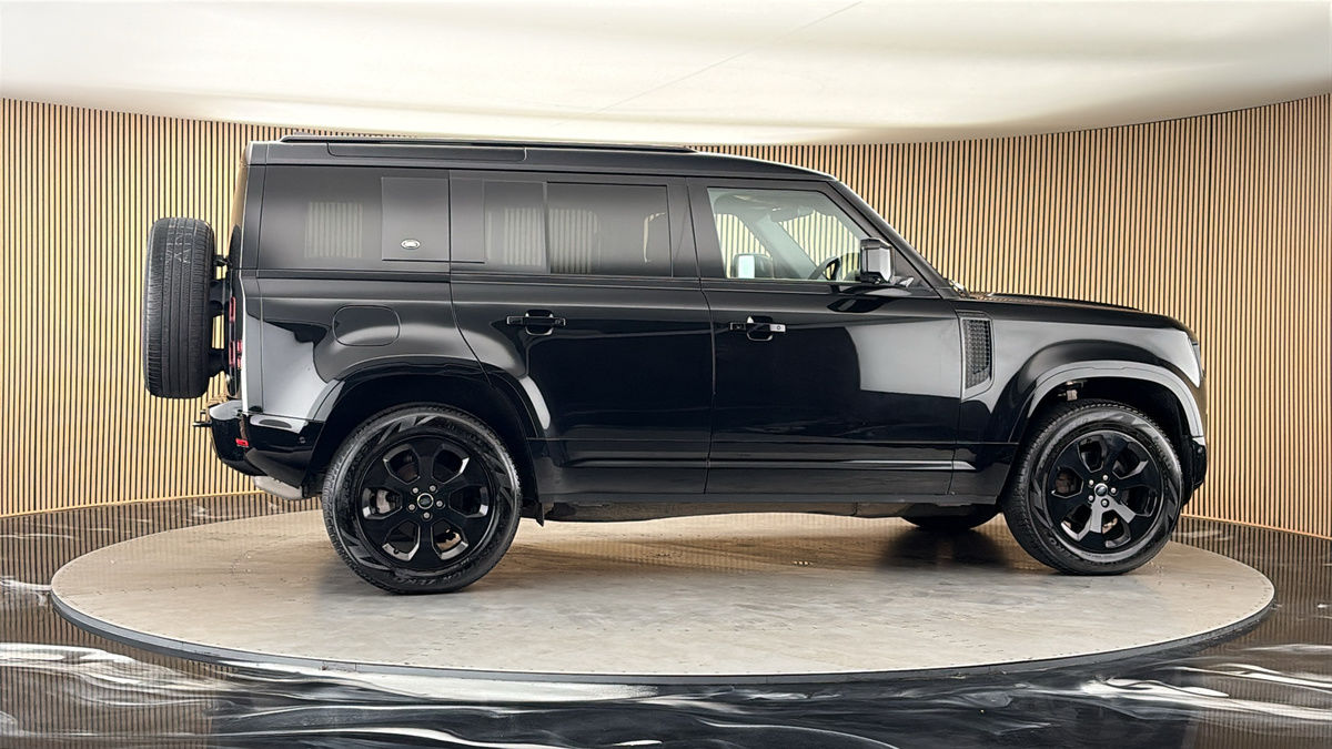 More views of Land Rover Defender 110