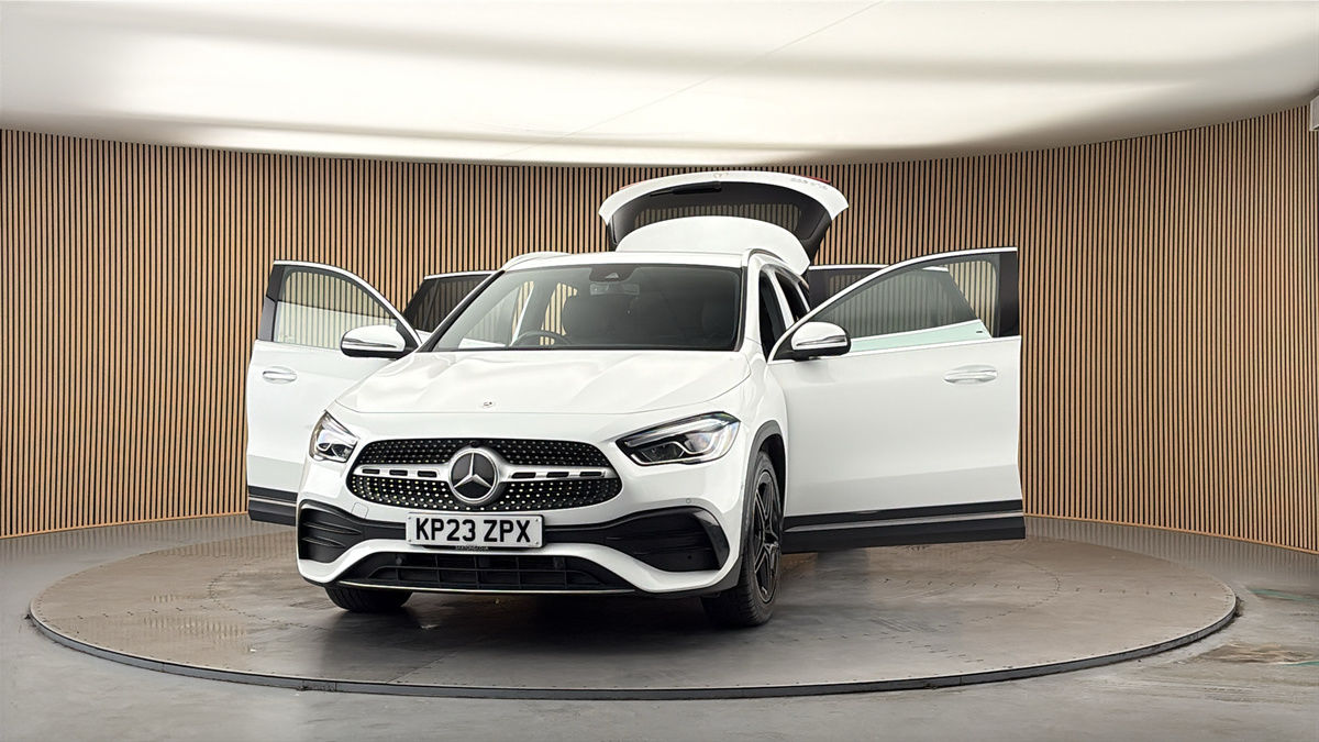 More views of Mercedes-Benz GLA