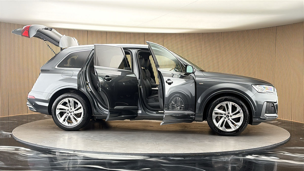 More views of Audi Q7