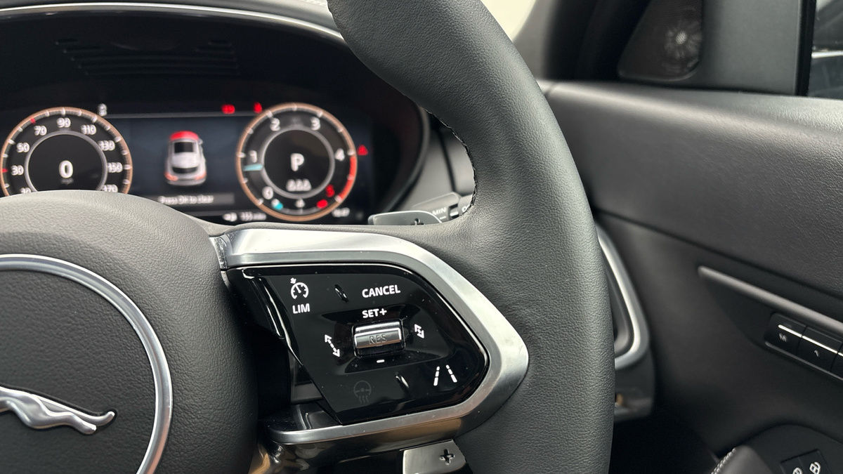 Jaguar E-PACE Image 27