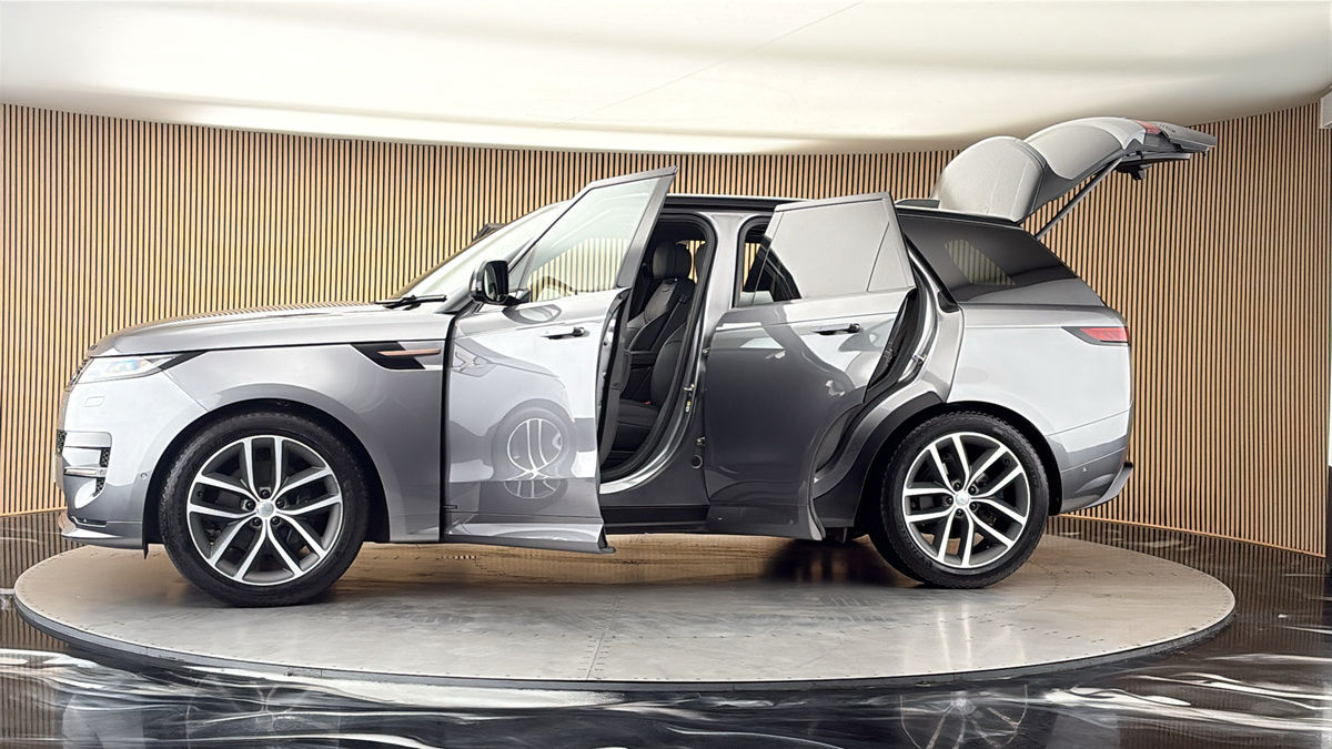 More views of Land Rover Range Rover Sport