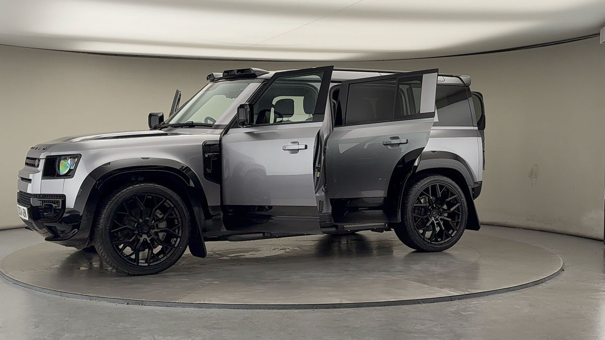 More views of Land Rover Defender 110