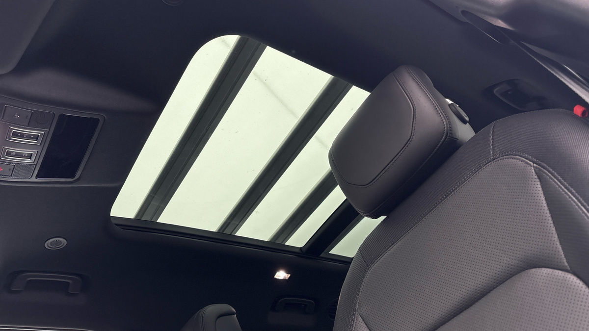 Land Rover Defender 130 Urban Image 6