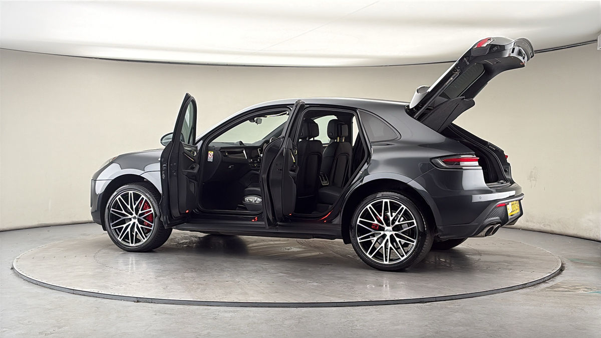 More views of Porsche Macan