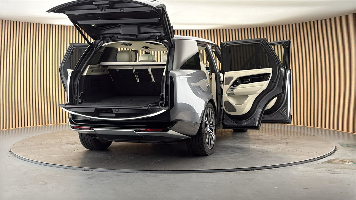 More views of Land Rover Range Rover