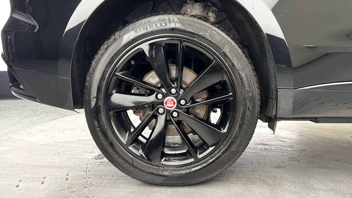 Jaguar F-PACE Image 10