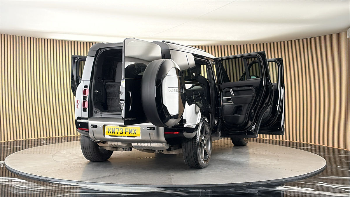More views of Land Rover Defender 110
